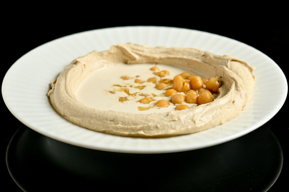חומוס עם טחינה וגרגרים — צילום מעמוד המקור